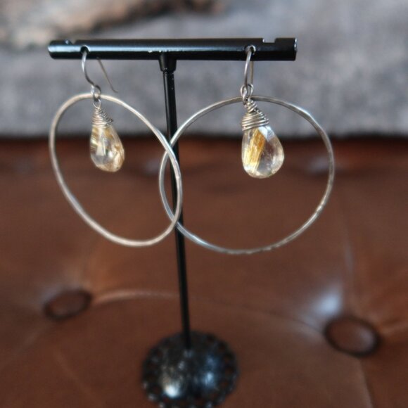 Faceted teardrops green/yellow stone&sterling silver front facing hoop earrings - Picture 6 of 16